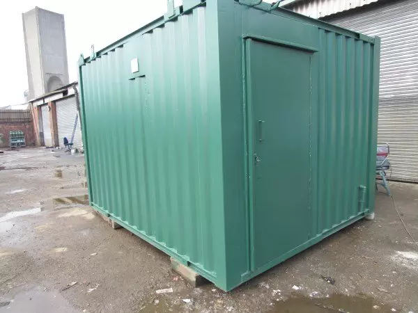 2 Toiletten, 1 Urinal
